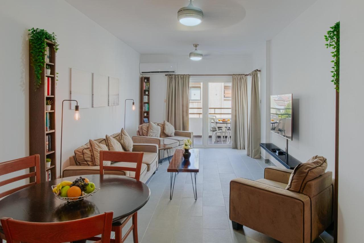 Lazaros Centre Apartment Ларнака Екстериор снимка