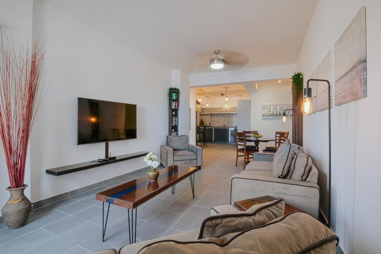 Lazaros Centre Apartment Ларнака Екстериор снимка